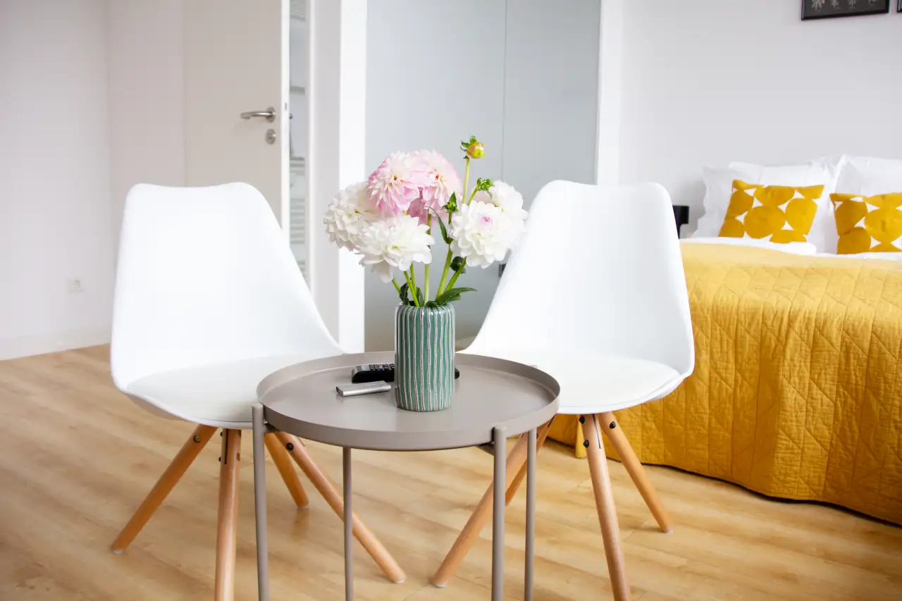 ll_b70_apartment_2_stuehle